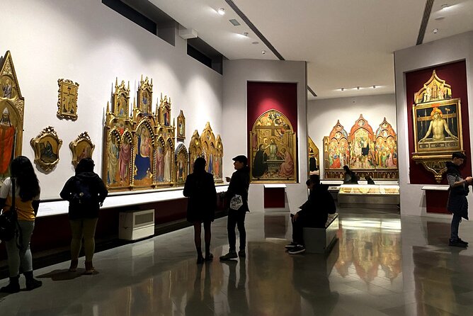 Accademia Gallery Priority Entry Ticket with eBook - Using the included eBook so you’re not just scanning labels