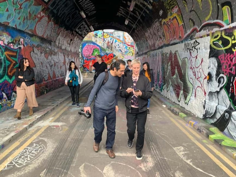 ADVANCED GRAFFITI STREET ART TOUR / SHOREDITCH / EAST LONDON - Banksy stops with real context, not just famous images