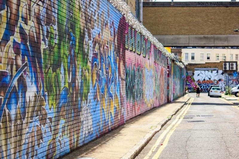 ADVANCED GRAFFITI STREET ART TOUR / SHOREDITCH / EAST LONDON - Team Robbo vs Banksy: understanding the rivalry