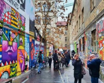 Alternative Berlin / Street art tour - Private group - Graffiti and Mural Stops Off the Usual Route