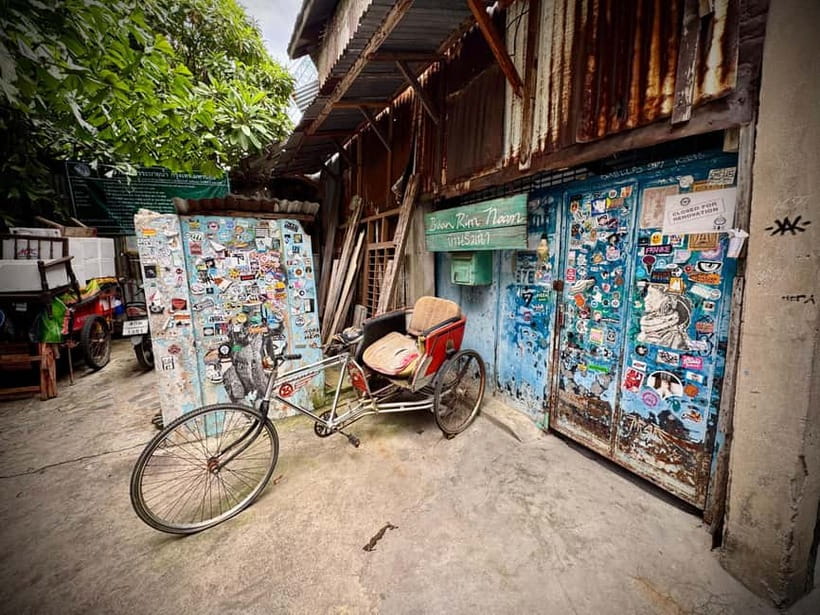 Bangkok: Chinatown & Taladnoi Street Art Guided Walking Tour - Tian Fah Foundation Hospital: charity tied to community roots