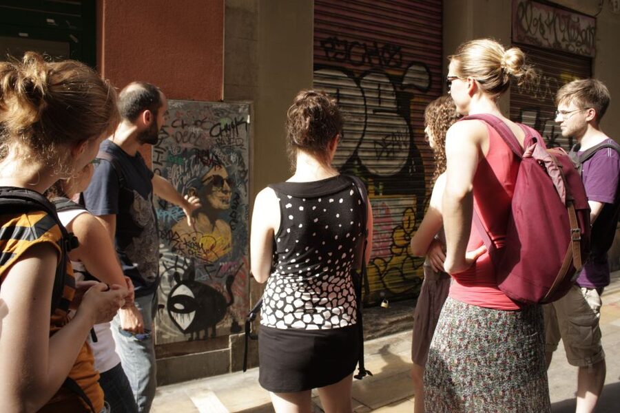 Barcelona: Raval Street Art and Graffiti Walking Tour - Raval street art highlights: murals, graffiti styles, and local projects