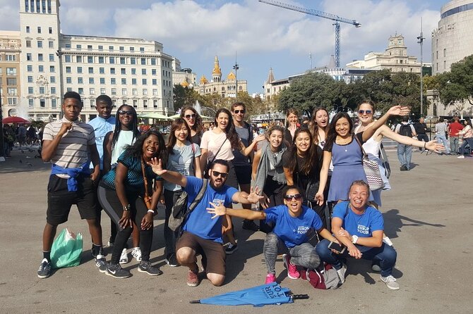 Barcelona Street Art, Graffiti and Tapas Tour - Finding the art starts at Plaça Reial (and keeps moving)