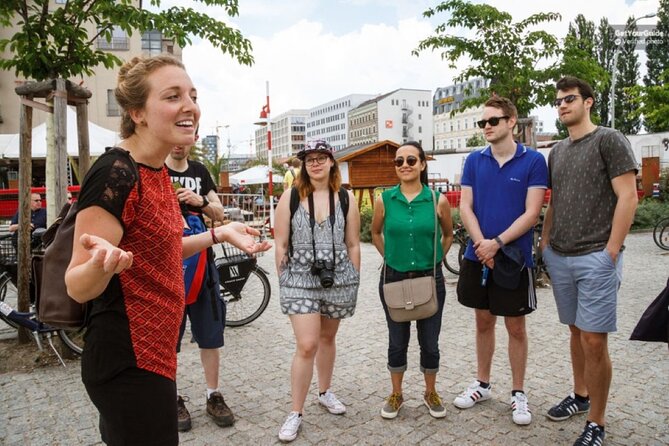 Barcelona Street Art, Graffiti and Tapas Tour - How the tour’s tapas ending feels like part of the experience