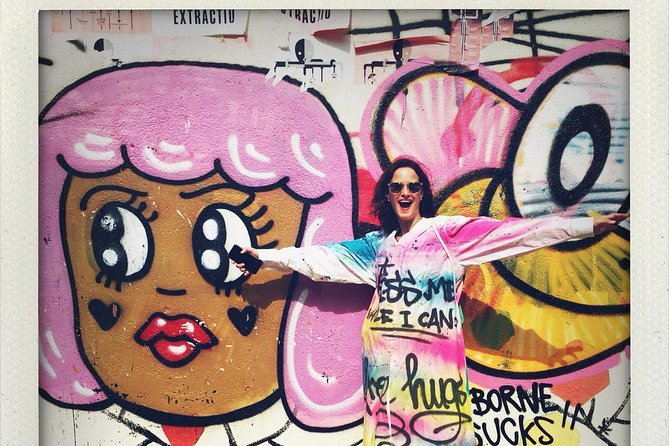 Barcelona Street Art Tour with Exclusive Artist Studios Visit - Jardins de les Tres Xemeneies: photos, athletes, and street energy