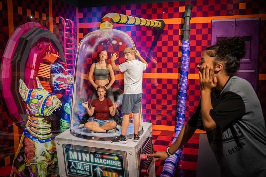 Berlin: 3D TrickArt Museum - Tickets - Air-conditioned comfort, snacks, and why that matters in Berlin