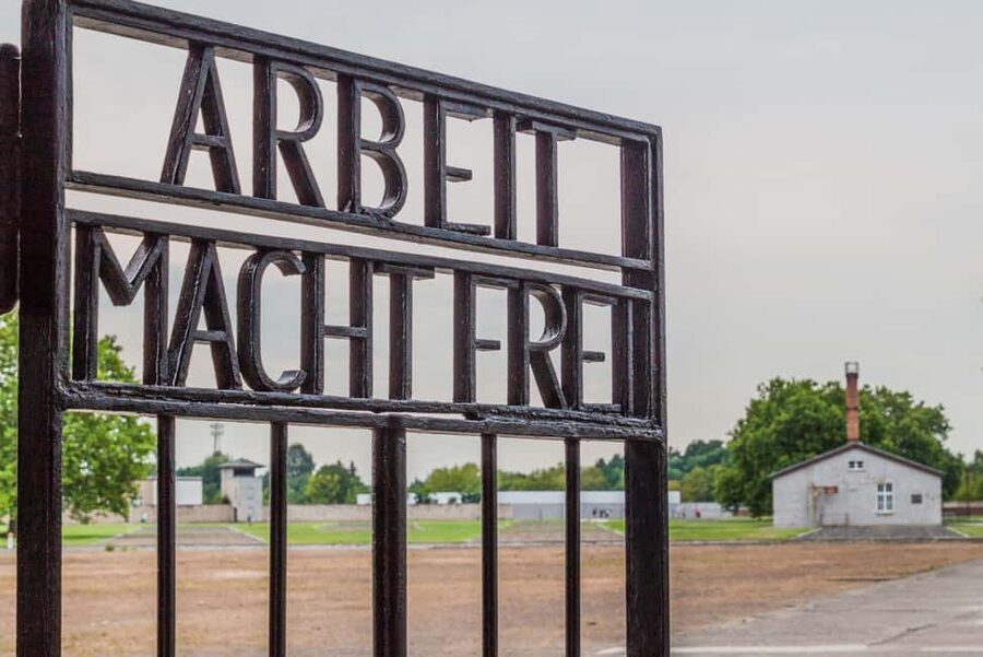 Berlin: Bus Tour to Sachsenhausen, East Side Gallery, & Berlin Story Bunker - Getting From Alexanderplatz to Sachsenhausen Without Losing the Day