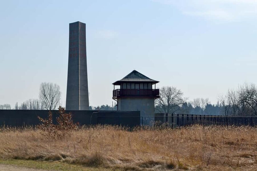 Berlin: Bus Tour to Sachsenhausen, East Side Gallery, & Berlin Story Bunker - Who This Tour Is Best For (and Who Might Skip It)