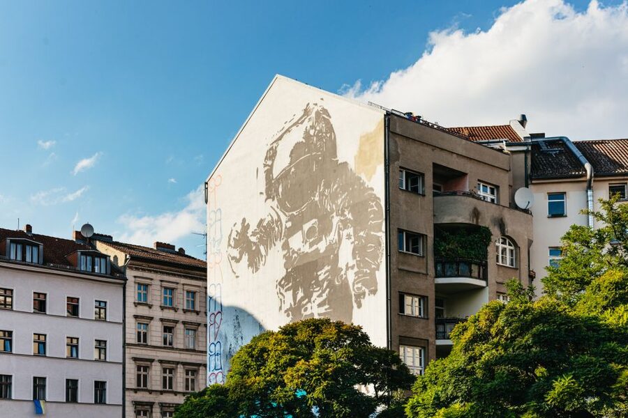 Berlin: City Street Art Guided Walking Tour - The gallery stop: seeing what’s next, not only what’s past