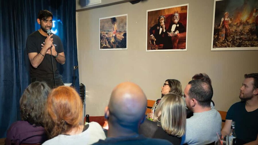 Berlin: Comedy in an Art Gallery (Mitte) - The 45-minute self-guided art gallery walk (with installations)