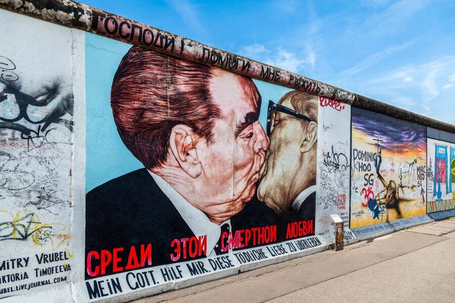 Berlin: East Side Gallery and Cold War Segway Tour - East Side Gallery: 1.3 kilometers of Berlin Wall murals