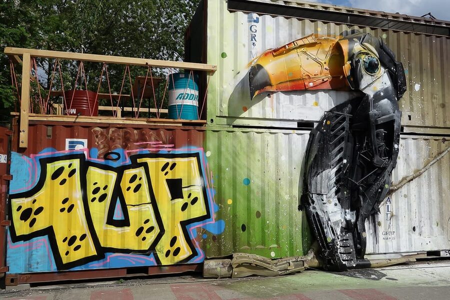 Berlin: Private Kreuzberg Street Art Walking Tour - Huge Murals: How to Look at Street Art Like a Local