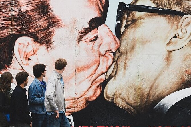 Berlin Street Art Tour with Graffiti, Murals, and Urban Culture - Practical tips that keep the tour fun (not tiring)