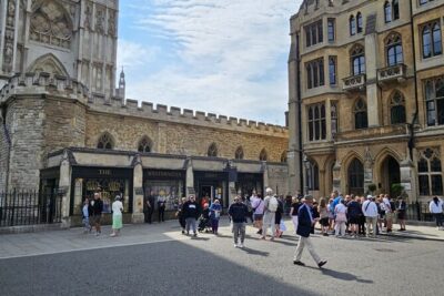 Best of Westminster Abbey with Upper Gallery & Buckingham Palace - Inside Westminster Abbey: main highlights with court-level storytelling