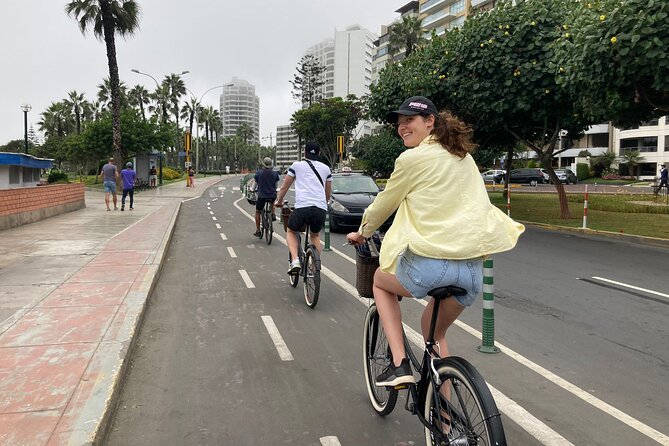 Bike Tour Lima | Ride along Miraflores & Barranco - Stop 5: Bajada de los Banos, Lima’s outdoor street-art gallery