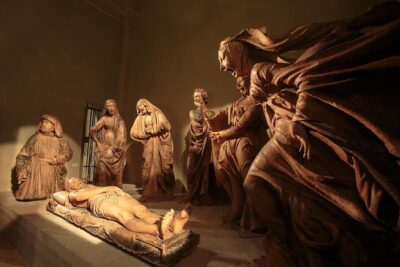Bologna historical art walking tour with hidden gems and tastings - Palazzo d’Accursio: frescoed rooms, Bramante’s horse stairs, and an earthquake story