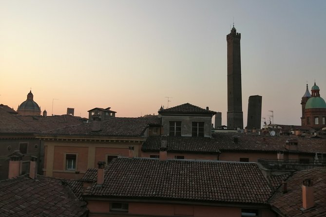 Bologna historical art walking tour with hidden gems and tastings - Quadrilatero: guild signs, old shop logic, and where food heritage hides