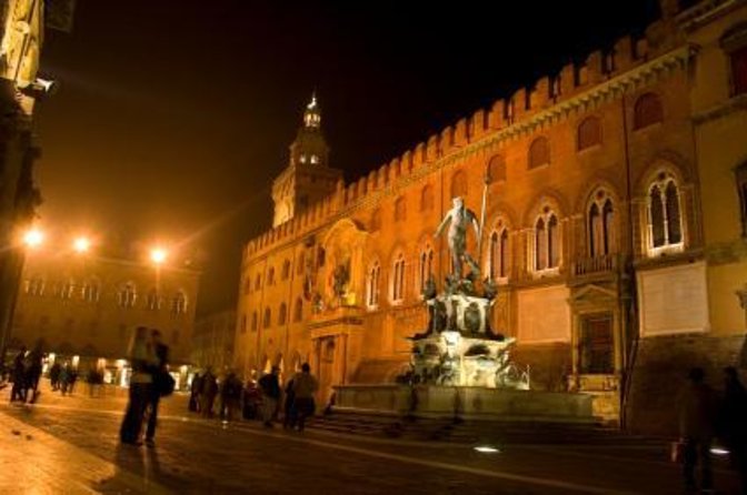 Bologna historical art walking tour with hidden gems and tastings - Santa Maria della Vita: Niccolò Dell’Arca’s terracotta emotion in 1470