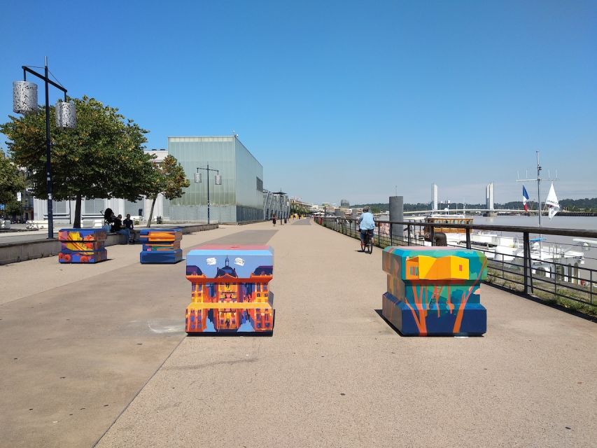 Bordeaux: Street Art Guided Tour - From the Garonne quays to Rue Notre Dame: the route that builds a story