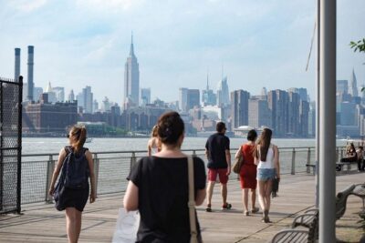 Brooklyn street art and hipster culture tour in French - The guides in French: how it changes the whole experience