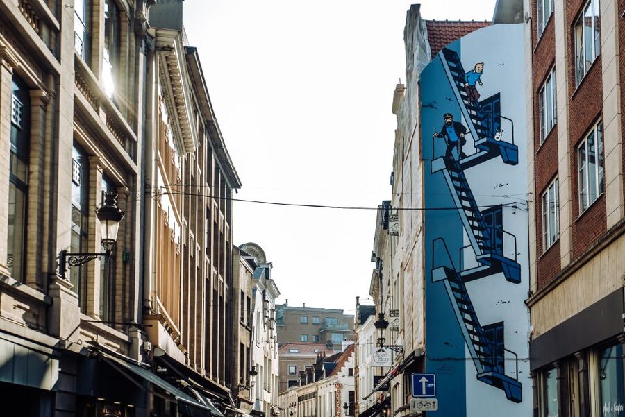 Brussels Comics & Street Art: Private Walking Tour - Zuidstation start: setting the tone with comics before the murals