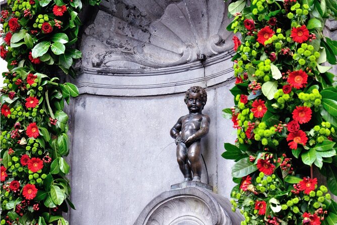 Brussels "Land of Comics": Street Art & Walking Tour - GardeRobe MannekenPis and the joy of a practical detour