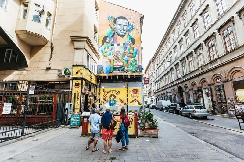 Budapest: Street Art and Underground Movements Walking Tour - The 2-Hour Walking Flow: How the Tour Keeps Moving