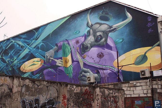 Budapest Urban Art - Private Street Art Tour with a Drink in a Ruin Bar - Ruin bar payoff: your included drink and the right way to use it