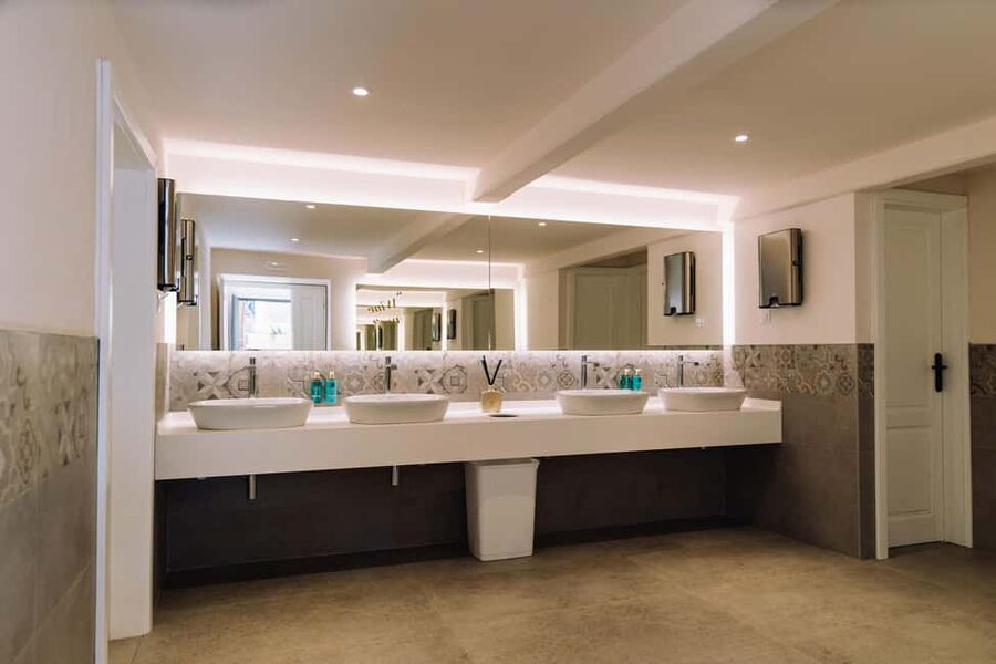 Cavtat: Banac Gallery Entrance & Sparkling Wine - Location, access, and rules: small details that affect your comfort
