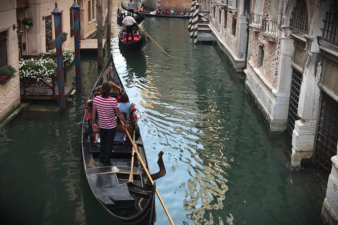 Charming Gondola Ride on the Grand Canal & Gondola Gallery™ - Landmark Stops on the Grand Canal: What You’ll See and Why It Matters