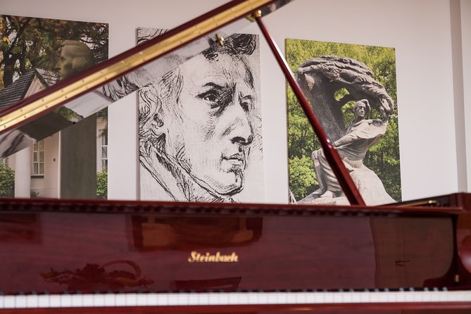Chopin Piano Concert at Chopin Gallery with a Glass of Wine - Timing and the Old Town night stroll after the concert