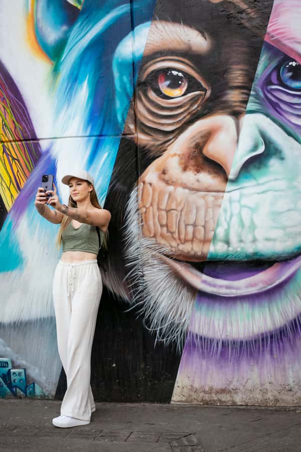 Comuna 13: Graffiti Tour with Tasting, Live Show, & Gallery - Meeting Point in El Poblado: Starting Your Day the Easy Way