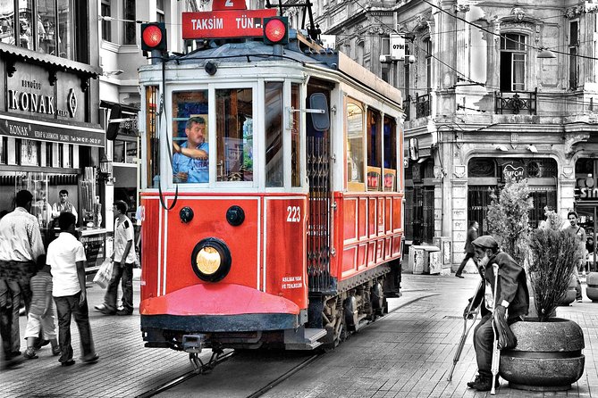 Contemporary Art Walk: Istiklal Street, Modern Art Museums - How the guide turns art into context (and answers your questions)