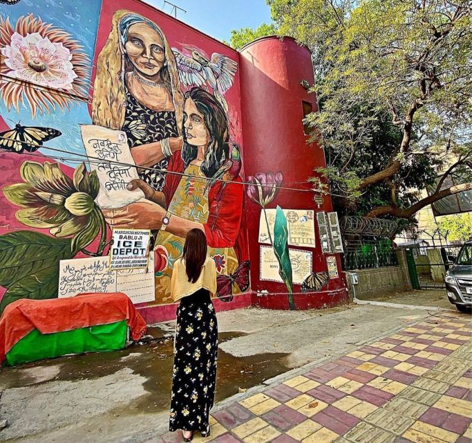 Delhi Street Art Tour: Explore the Murals & Visit a Stepwell - The stepwell in New Delhi: ancient water, modern contrast