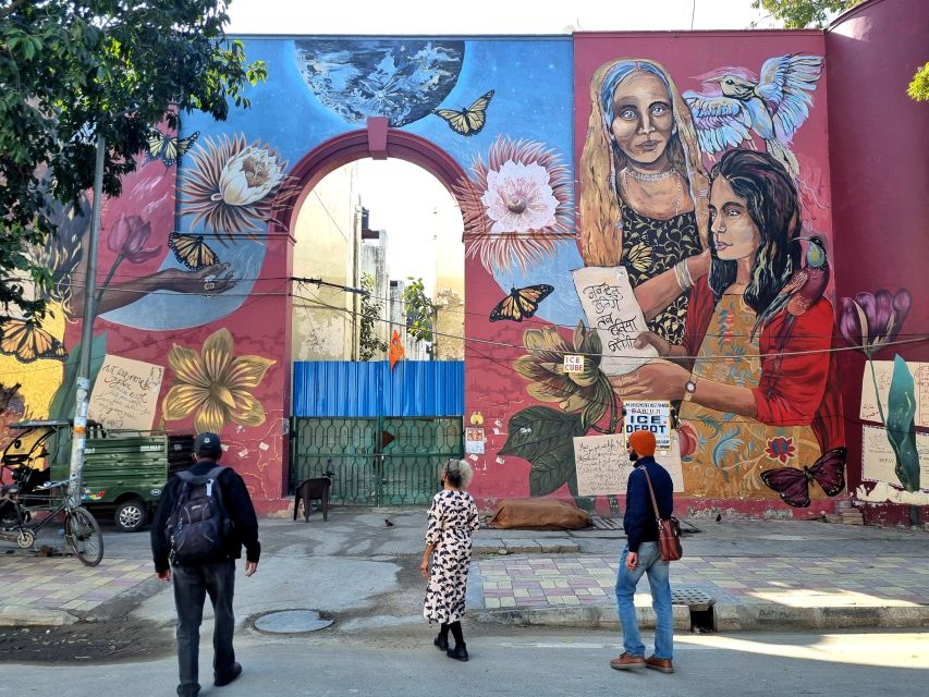 Delhi Street Art Tour: Explore the Murals & Visit a Stepwell - Lodhi Art District: the 1-hour walking section that sets the tone