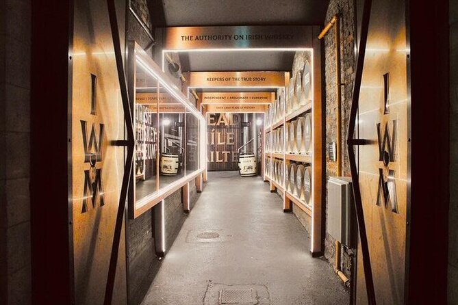 Dublin Irish Whiskey Museum and Gallery Guided Tour with Tasting - The rise, fall, and revival of Irish whiskey