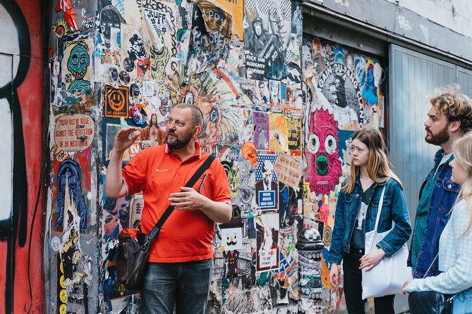East End London Instagrammable Street Art and Graffiti Tour - Hanbury Street’s ROA Bird, Wrdsmth Slogans, and the Martin Ron Twist