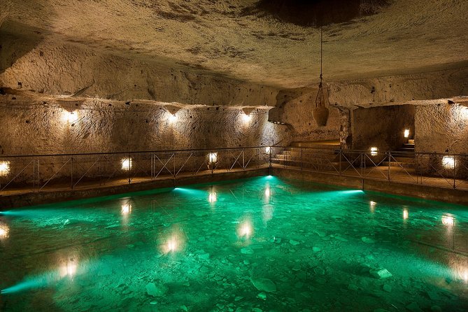 Exciting private tour of the Royal Palace and Bourbon Gallery - Galleria Borbonica: seeing the Bourbon tunnels—and riding the raft