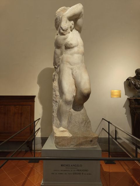 Florence: Accademia Gallery and Michelangelo’s David Tour - Crowd Control and Photo Time: Small Group Helps