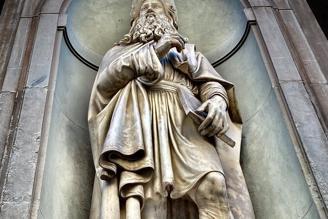 Florence - Express Uffizi Gallery and Leonardo da Vinci Museum - Meet at Piazza della Signoria and the Neptune statue