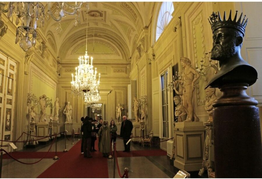 Florence: Palatina Gallery and Pitti Palace Guided Tour - Skip the line and hearing your guide: the underrated factor