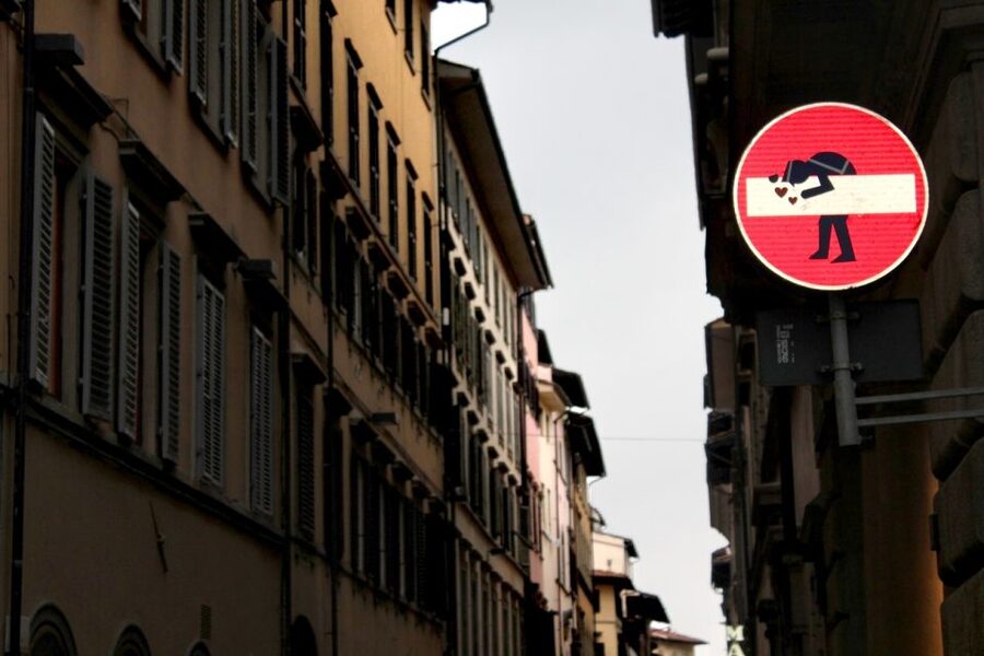 Florence: Street Art Tour - Via Palazzuolo: where the walk turns into a street-art reading session