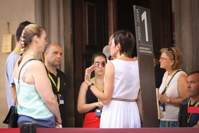 Florence: Uffizi Gallery Audio Guided Tour led by Tour Leader - Smart audio guide in any language, plus live Q&A when you need it