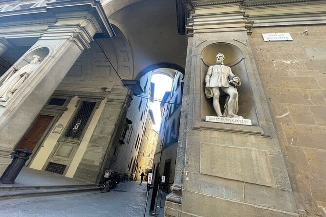 Florence: Uffizi Gallery Audio Guided Tour led by Tour Leader - Entering the Gallerie degli Uffizi: what the 2-hour visit is aiming to do