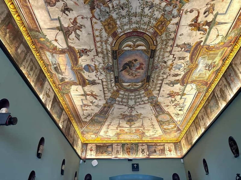 Florence: Uffizi Gallery Fast-Track Ticket - Using Pop Guide Audio: Headphones and a Little Tech Prep