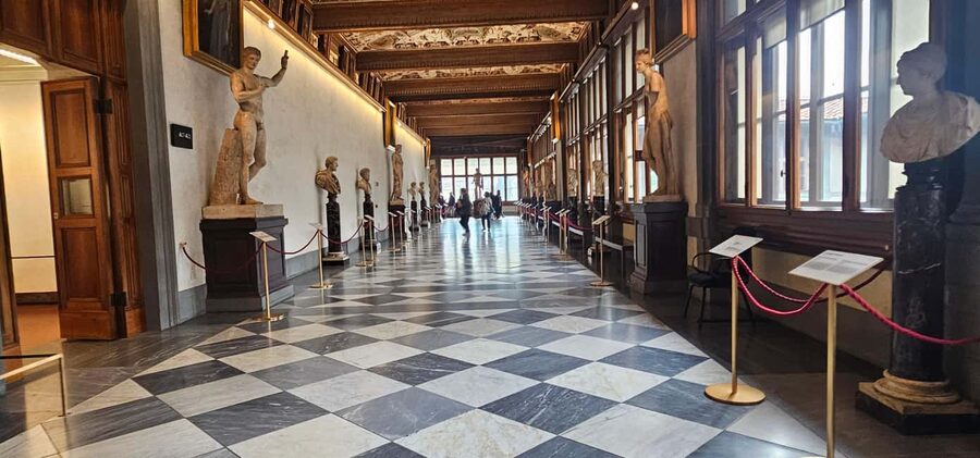 Florence: Uffizi Gallery, Free Museum Day With a Guide - Languages and tour style: getting the most from your guide