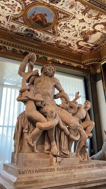 Florence: Uffizi Gallery Guided Tour, Skip-the-Line Tickets - Meeting point, security, and how not to lose time