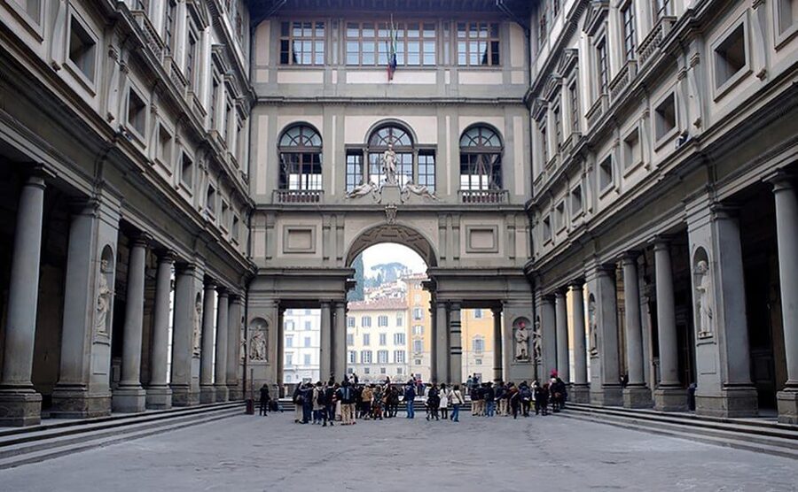 Florence: Uffizi Gallery Masterpieces Small Group Tour - Caravaggio’s Chiaroscuro: Seeing Light as a Weapon