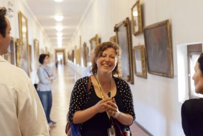 Florence Uffizi Gallery & Medici Vasari Corridor Guided Tour - Meeting at Apple Firenze and managing the first bottleneck