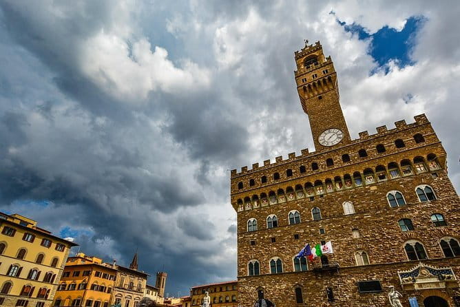FLORENCE: Uffizi Gallery + Palazzo Vecchio monolingual Guided Tour - Small Group - Meeting at Piazzale degli Uffizi: logistics that matter